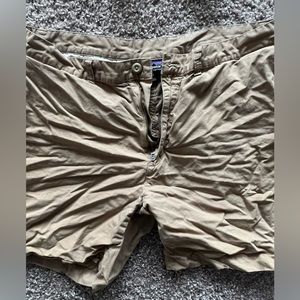 Mens Patagonia khaki shorts. 35x7in inseam.